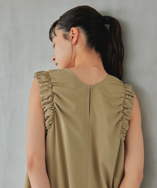 EMMEL REFINES（エメルリファインズ）の「＜EMMEL REFINES＞EM ステッチギャザー ノースリーブ 2WAY ワンピース（ワンピース・レディース・ターコイズブルー/ベージュ/ブラック・FREE）」の6枚目の写真