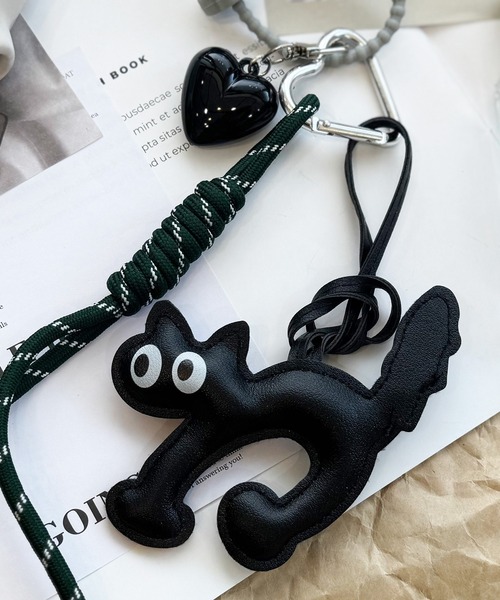 NOLITA LABORATORY（ノリータラボラトリー）の「【 NOLITA / ノリータ 】レザータイプ 猫 ハート ロープストラップ カラビナ バッグチャームにもなるキーホルダー（チャーム・レディース・レッド/ブラック/ブラウン・FREE）」の2枚目の写真