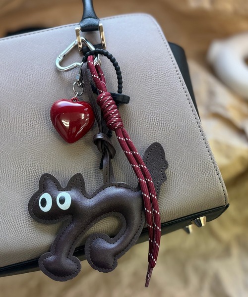 NOLITA LABORATORY（ノリータラボラトリー）の「【 NOLITA / ノリータ 】レザータイプ 猫 ハート ロープストラップ カラビナ バッグチャームにもなるキーホルダー（チャーム・レディース・レッド/ブラック/ブラウン・FREE）」の9枚目の写真