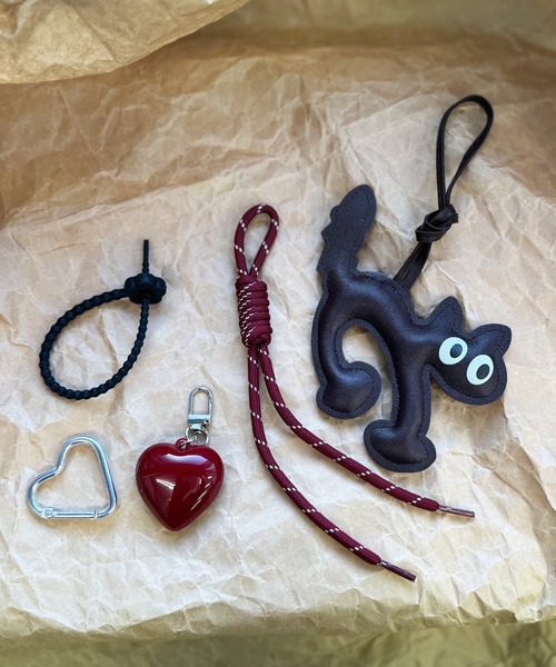 NOLITA LABORATORY（ノリータラボラトリー）の「【 NOLITA / ノリータ 】レザータイプ 猫 ハート ロープストラップ カラビナ バッグチャームにもなるキーホルダー（チャーム・レディース・レッド/ブラック/ブラウン・FREE）」の6枚目の写真