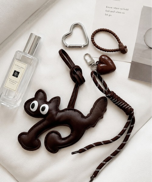 NOLITA LABORATORY(ノリータラボラトリー)の「【 NOLITA / ノリータ 】レザータイプ 猫 ハート ロープストラップ カラビナ バッグチャームにもなるキーホルダー(チャーム・レディース・レッド/ブラック/ブラウン・FREE)」の5枚目の写真