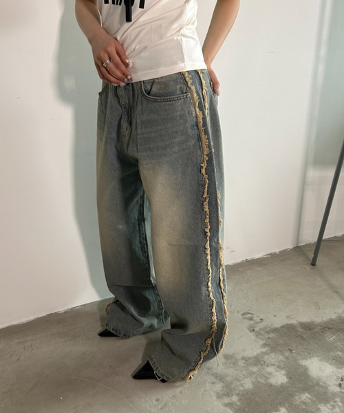 .KOM（ドットコム）の「A'GEM/9 × .kom 『.KOM/ドットケーオーエム』 サイドラインデニムパンツ（デニムパンツ・レディース・ブラック/ブルー・M）」の6枚目の写真