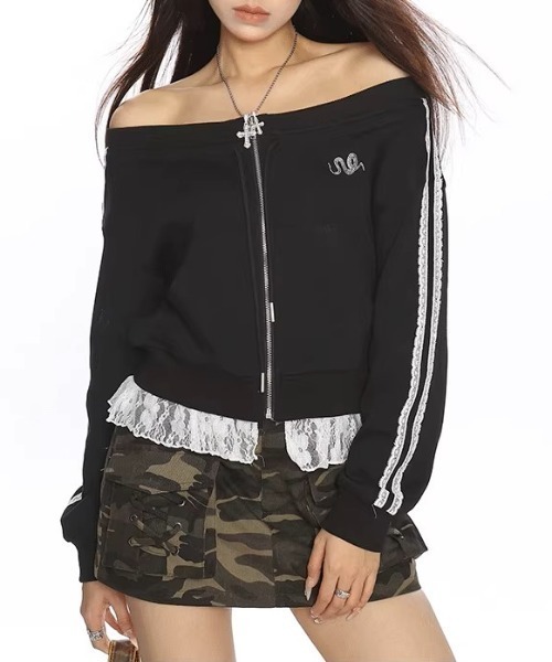 .KOM(ドットコム)の「A'GEM/9 × .kom 『.KOM/ドットケーオーエム』 オフショルダーラインZIPUPトップス(Tシャツ/カットソー・レディース・ホワイト/ブラック・M)」の7枚目の写真