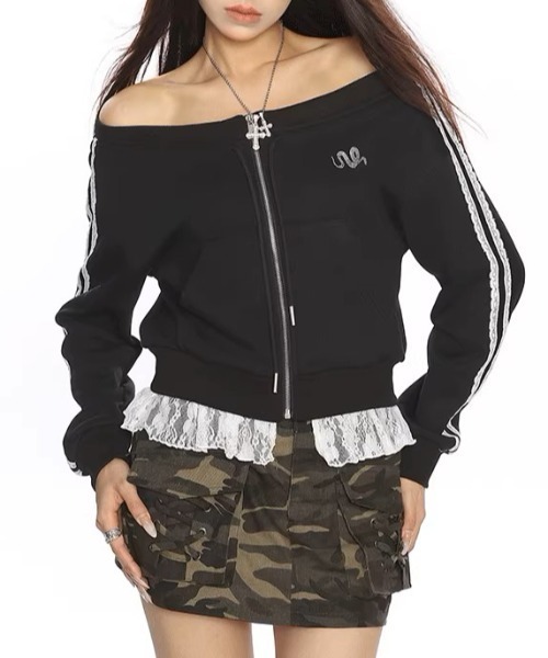 .KOM(ドットコム)の「A'GEM/9 × .kom 『.KOM/ドットケーオーエム』 オフショルダーラインZIPUPトップス(Tシャツ/カットソー・レディース・ホワイト/ブラック・M)」の6枚目の写真