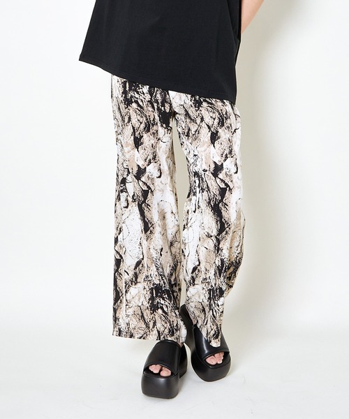 GORGE(ゴージ)の「《美脚×ゆるシルエット》レディース 柄デシン ワイドパンツ 体型カバー 春夏秋(その他パンツ・レディース・ベージュ/ブラック/チャコール・F)」の1枚目の写真