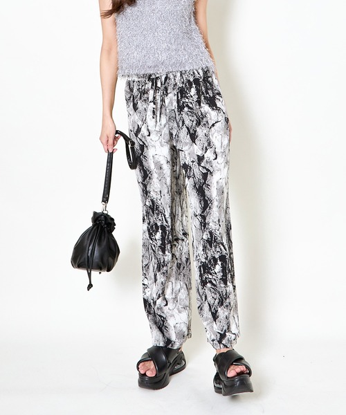 GORGE(ゴージ)の「《美脚×ゆるシルエット》レディース 柄デシン ワイドパンツ 体型カバー 春夏秋(その他パンツ・レディース・ベージュ/ブラック/チャコール・F)」の21枚目の写真