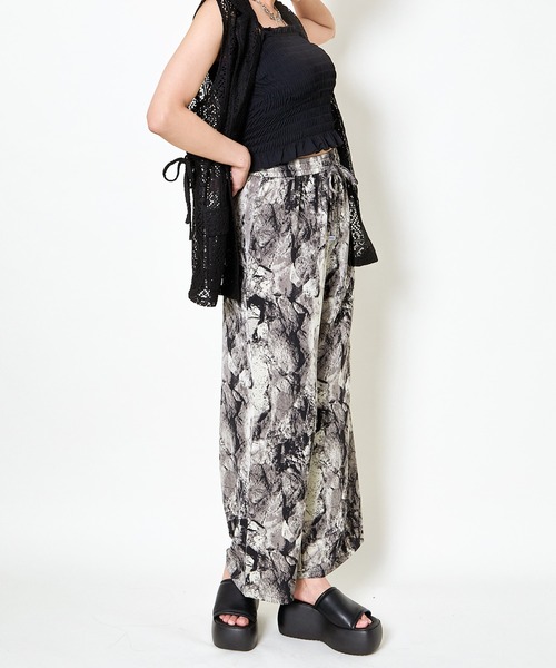 GORGE(ゴージ)の「《美脚×ゆるシルエット》レディース 柄デシン ワイドパンツ 体型カバー 春夏秋(その他パンツ・レディース・ベージュ/ブラック/チャコール・F)」の14枚目の写真
