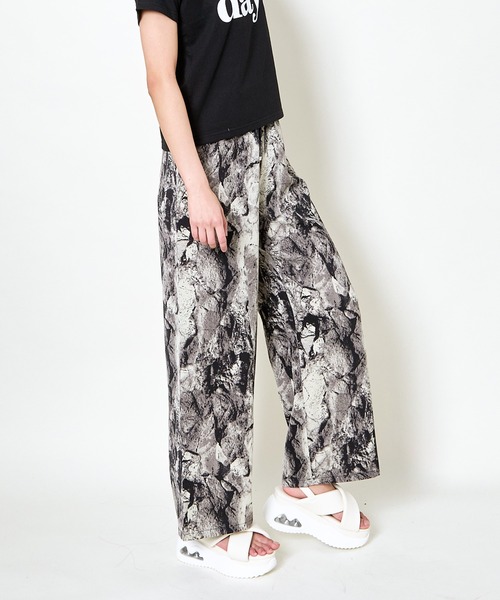 GORGE(ゴージ)の「《美脚×ゆるシルエット》レディース 柄デシン ワイドパンツ 体型カバー 春夏秋(その他パンツ・レディース・ベージュ/ブラック/チャコール・F)」の11枚目の写真
