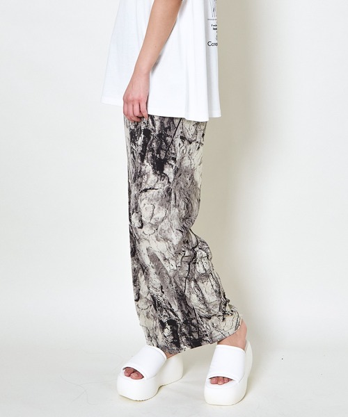 GORGE(ゴージ)の「《美脚×ゆるシルエット》レディース 柄デシン ワイドパンツ 体型カバー 春夏秋(その他パンツ・レディース・ベージュ/ブラック/チャコール・F)」の9枚目の写真
