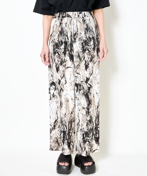 GORGE(ゴージ)の「《美脚×ゆるシルエット》レディース 柄デシン ワイドパンツ 体型カバー 春夏秋(その他パンツ・レディース・ベージュ/ブラック/チャコール・F)」の6枚目の写真