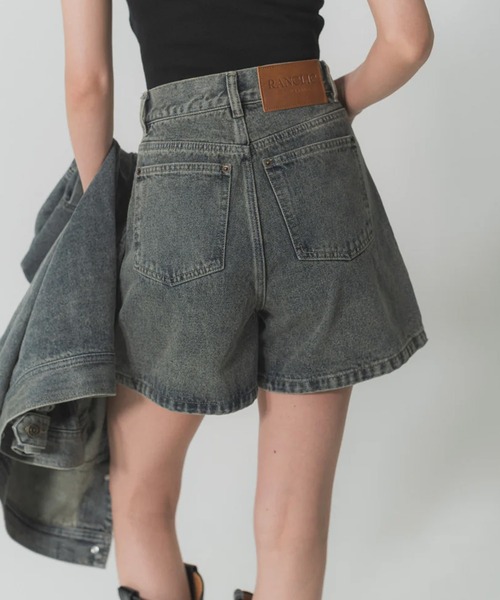 RANCLIC(ランクリック)の「ビジューデニムショートパンツ(デニムパンツ・レディース・ブルー・S/M)」の2枚目の写真