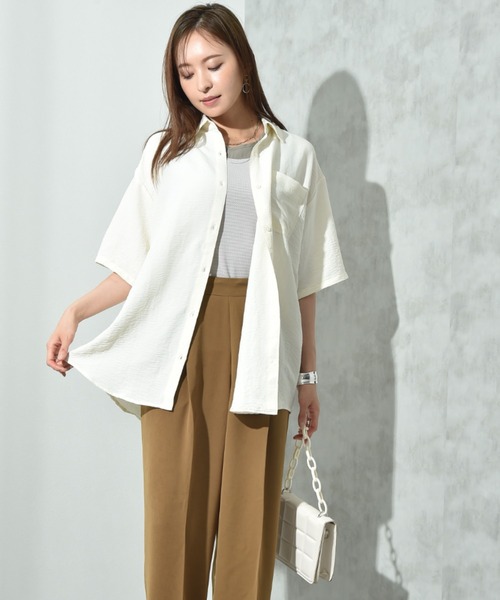 INTERPLANET（インタープラネット）の「パウダーデシン５分袖シャツ（シャツ/ブラウス・レディース・アイボリー/ブラック・FREE）」の5枚目の写真