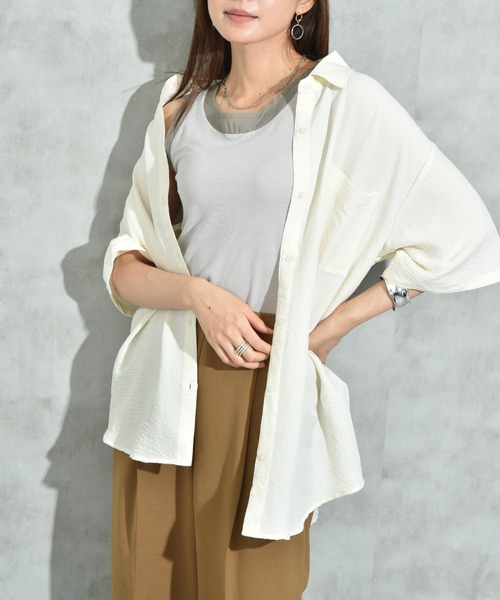 INTERPLANET（インタープラネット）の「パウダーデシン５分袖シャツ（シャツ/ブラウス・レディース・アイボリー/ブラック・FREE）」の3枚目の写真