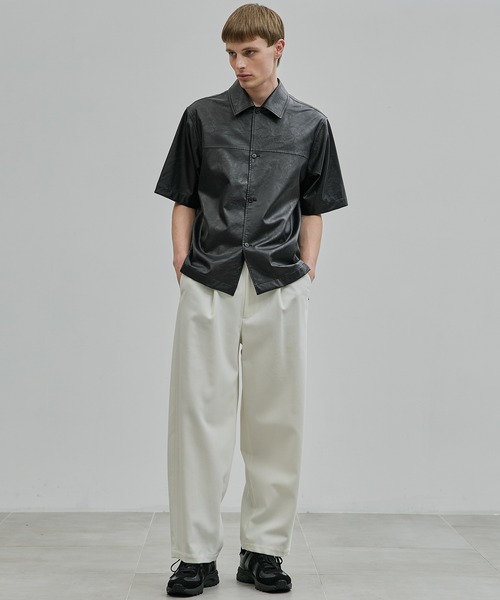 UNITED TOKYO(ユナイテッドトウキョウ)の「【残りわずか】ライトレザーシャツ S/S(シャツ/ブラウス・メンズ・ブラック・1/2)」の2枚目の写真