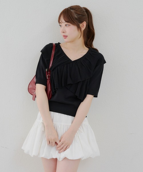 continuer de NICE CLAUP(コンティニューデナイスクラップ)の「クロスフリル半袖ニット(ニット/セーター・レディース・レッド/ブラック/アイボリー/ライトブルーグレー・FREE)」の5枚目の写真