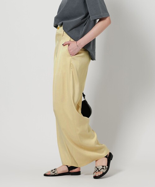 BEAUTY&YOUTH UNITED ARROWS（ビューティーアンドユースユナイテッドアローズ）の「ポリエステルツイル カットアウト タックパンツ（スラックス・レディース・クリーム/ネイビー/ダークブラウン・M/S/XS）」の10枚目の写真