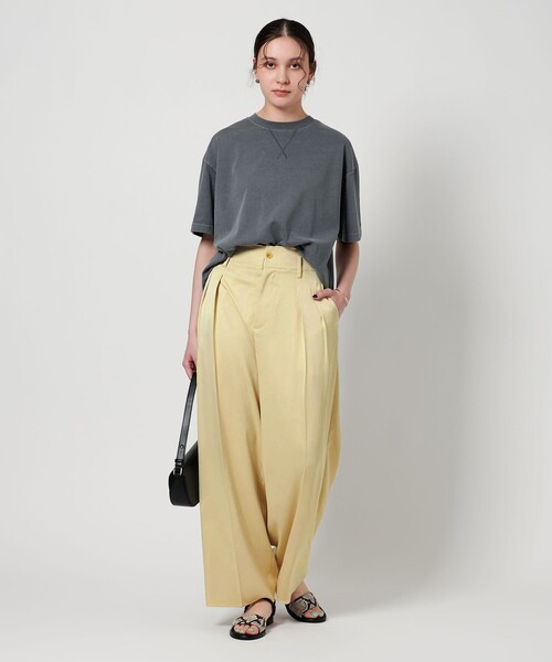 BEAUTY&YOUTH UNITED ARROWS（ビューティーアンドユースユナイテッドアローズ）の「ポリエステルツイル カットアウト タックパンツ（スラックス・レディース・クリーム/ネイビー/ダークブラウン・M/S/XS）」の9枚目の写真