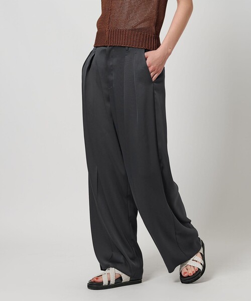 BEAUTY&YOUTH UNITED ARROWS（ビューティーアンドユースユナイテッドアローズ）の「ポリエステルツイル カットアウト タックパンツ（スラックス・レディース・クリーム/ネイビー/ダークブラウン・M/S/XS）」の7枚目の写真