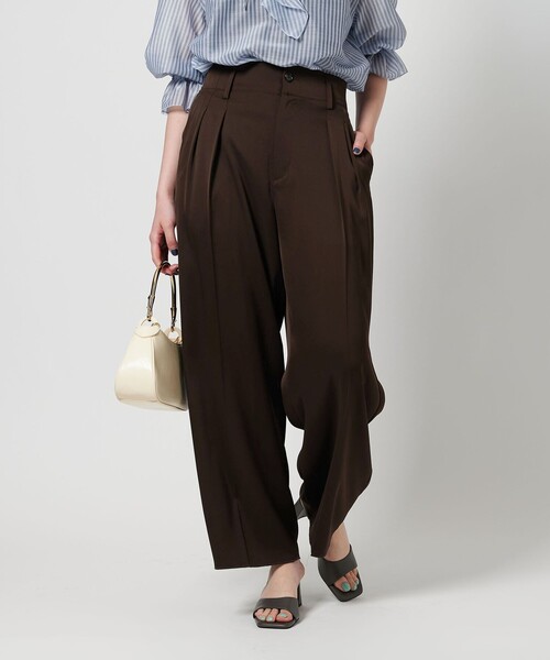 BEAUTY&YOUTH UNITED ARROWS（ビューティーアンドユースユナイテッドアローズ）の「ポリエステルツイル カットアウト タックパンツ（スラックス・レディース・クリーム/ネイビー/ダークブラウン・M/S/XS）」の4枚目の写真