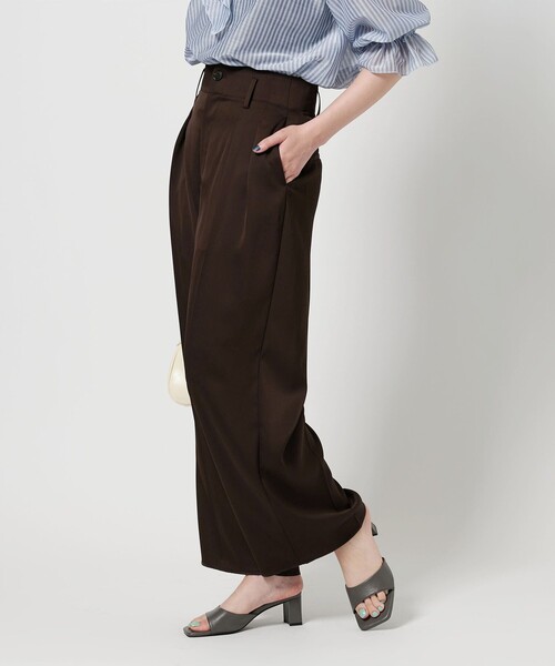 BEAUTY&YOUTH UNITED ARROWS（ビューティーアンドユースユナイテッドアローズ）の「ポリエステルツイル カットアウト タックパンツ（スラックス・レディース・クリーム/ネイビー/ダークブラウン・M/S/XS）」の18枚目の写真