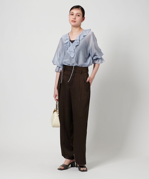 BEAUTY&YOUTH UNITED ARROWS（ビューティーアンドユースユナイテッドアローズ）の「ポリエステルツイル カットアウト タックパンツ（スラックス・レディース・クリーム/ネイビー/ダークブラウン・M/S/XS）」の16枚目の写真