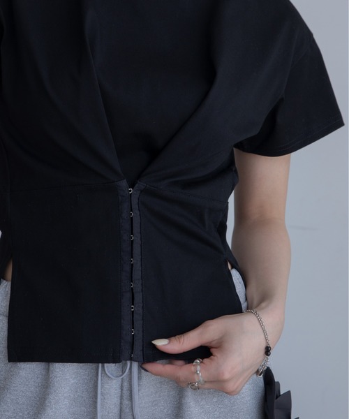VACANCY(ヴァカンシー)の「コルセットライクショートスリーブトップス(Tシャツ/カットソー・レディース・グレー/ブラック/ホワイト・FREE)」の22枚目の写真
