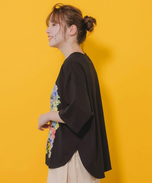 ScoLar（スカラー）の「ScoLar/スカラー　花モチーフ柄 接触冷感TEE（Tシャツ/カットソー・レディース・ホワイト/ブラック・FREE）」の5枚目の写真