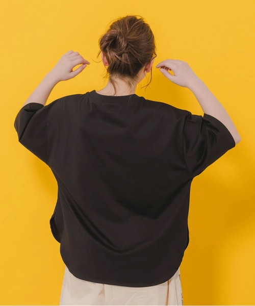 ScoLar（スカラー）の「ScoLar/スカラー　花モチーフ柄 接触冷感TEE（Tシャツ/カットソー・レディース・ホワイト/ブラック・FREE）」の3枚目の写真