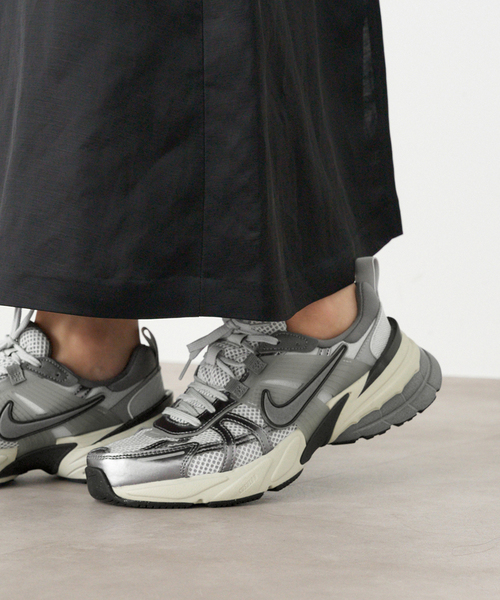 スニーカー Nike SNEAKER (FD0736) 楽天市場】NIKE WMNS V2K RUN photon dust/light silver fd0736