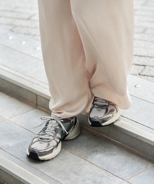 IENA（イエナ）の「NIKE/ナイキ V2K RUN スニーカー FD0736（スニーカー・レディース・シルバー・23.5cm/23cm/25cm/24.5cm/24cm）」の6枚目の写真