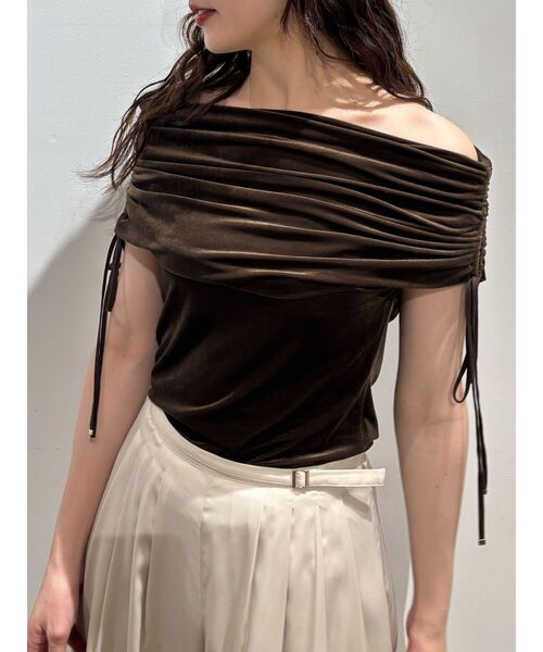 LAGUNAMOON（ラグナムーン）の「ライトベロアオフショルトップス（Tシャツ/カットソー・レディース・ブラウン/アイボリー/モカ・FREE）」の2枚目の写真