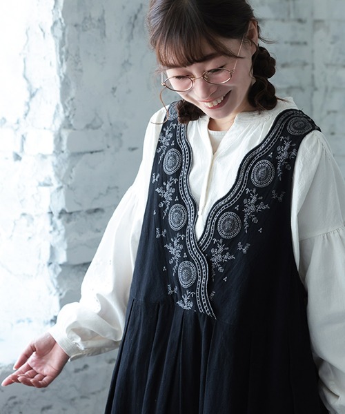soulberry(ソウルベリー)の「たっぷり刺繍のワンピース(ワンピース・レディース・ブラック・M/L/LL/3L/4L)」の13枚目の写真