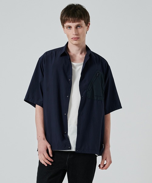 WHITE MOUNTAINEERING(ホワイトマウンテニアリング)の「【White Mountaineering】別注 DRAW CORD S/S POCKET SHIRTS(シャツ/ブラウス・メンズ・ブラック/ホワイト/ダークグレー/ネイビー・3/2/1)」の4枚目の写真
