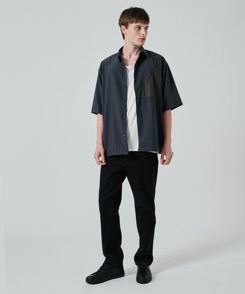 WHITE MOUNTAINEERING(ホワイトマウンテニアリング)の「【White Mountaineering】別注 DRAW CORD S/S POCKET SHIRTS(シャツ/ブラウス・メンズ・ブラック/ホワイト/ダークグレー/ネイビー・3/2/1)」の7枚目の写真