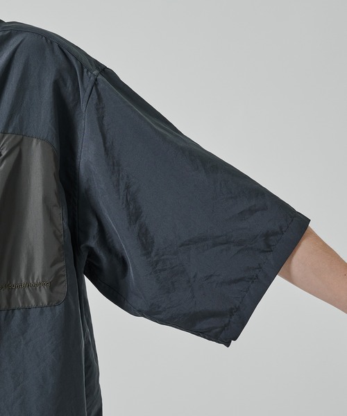 WHITE MOUNTAINEERING(ホワイトマウンテニアリング)の「【White Mountaineering】別注 DRAW CORD S/S POCKET SHIRTS(シャツ/ブラウス・メンズ・ブラック/ホワイト/ダークグレー/ネイビー・3/2/1)」の22枚目の写真