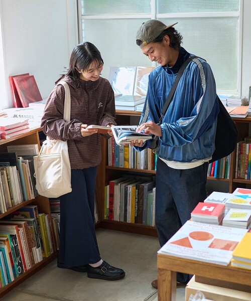 UMBRO（アンブロ）の「UMBRO/アンブロ SP Velour Track Jacket/別注 ベロア トラックジャケット（その他アウター・メンズ・ブルー/オフホワイト/ブラック・X-LARGE/MEDIUM/LARGE）」の4枚目の写真