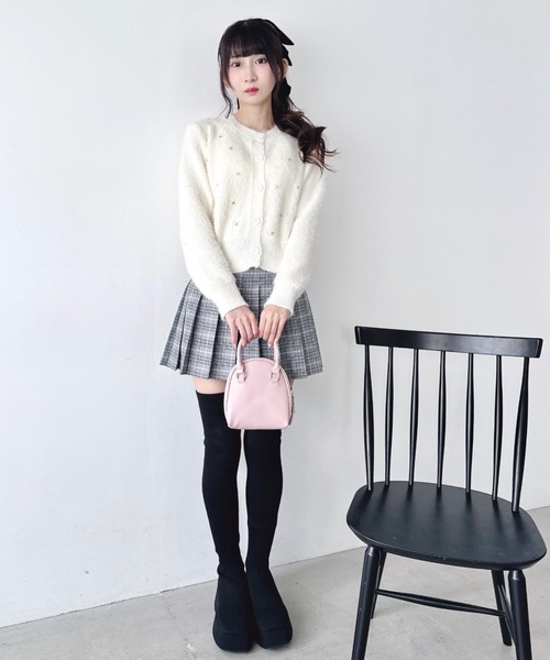 Loueme（ルエム）の「ビジューシャギーニットカーディガン（カーディガン/ボレロ・レディース・グレー/オフホワイト/ブラック・FREE）」の14枚目の写真