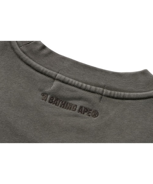 A BATHING APE(アベイシングエイプ)の「GARMENT DYE ONE POINT RELAXED FIT CREWNECK SWEATSHIRT(スウェット・メンズ・パープル/チャコール/レッド/オリーブ・MEDIUM/LARGE/X-LARGE/SMALL/XX-LARGE)」の14枚目の写真