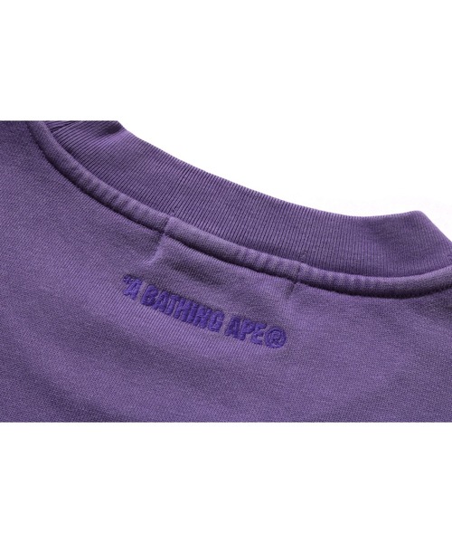 A BATHING APE(アベイシングエイプ)の「GARMENT DYE ONE POINT RELAXED FIT CREWNECK SWEATSHIRT(スウェット・メンズ・パープル/チャコール/レッド/オリーブ・MEDIUM/LARGE/X-LARGE/SMALL/XX-LARGE)」の15枚目の写真