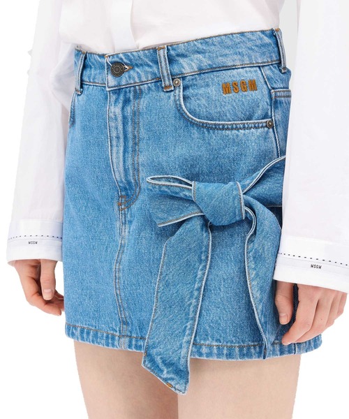 MSGM(エムエスジーエム)の「リボンディテール デニムミニスカート(デニムスカート・レディース・インディゴブルー・40)」の2枚目の写真