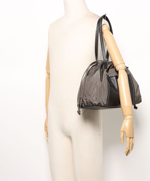 SAC'S BARJean（サックスバージーン）の「【VISONA/ヴィソナ】 HAND BAG M（ハンドバッグ・レディース・ブラック/ベージュ系その他・FREE）」の18枚目の写真