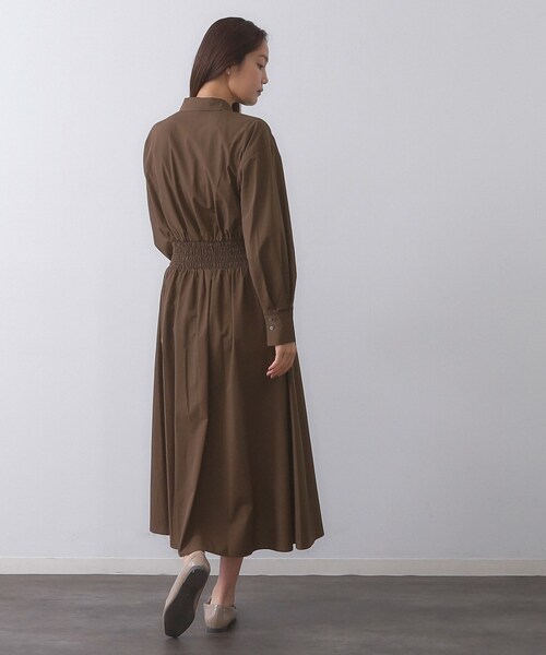 OPAQUE.CLIP（オペークドットクリップ）の「シャーリングフィット＆フレアシャツワンピース【洗濯機洗い可】（ワンピース・レディース・ネイビー/ブラウン系その他/ベージュ・42/40/36/38）」の18枚目の写真