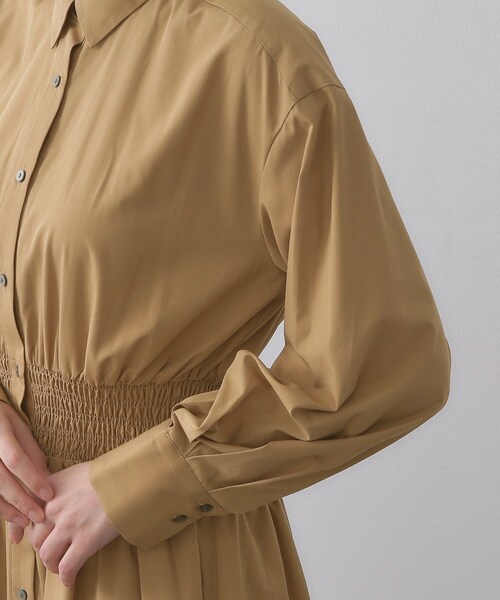 OPAQUE.CLIP（オペークドットクリップ）の「シャーリングフィット＆フレアシャツワンピース【洗濯機洗い可】（ワンピース・レディース・ネイビー/ブラウン系その他/ベージュ・42/40/36/38）」の8枚目の写真