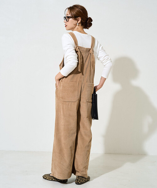 FREAK'S STORE（フリークスストア）の「限定展開　カット コーデュロイ サロペット（サロペット/オーバーオール・レディース・ベージュ/ネイビー/ブラウン/ブラック/ナチュラル・ﾌﾘ-/MEDIUM）」の6枚目の写真