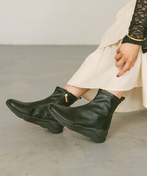 BAYFLOW（ベイフロー）の「【撥水加工/23～25㎝展開】スニーカーブーツ / ニットショートブーツ（ブーツ・レディース・ブラック×ホワイト/ブラック系その他/ブラック×ブラック・MEDIUM/X-LARGE/SMALL/LARGE）」の2枚目の写真