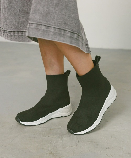 BAYFLOW（ベイフロー）の「【撥水加工/23～25㎝展開】スニーカーブーツ / ニットショートブーツ（ブーツ・レディース・ブラック×ホワイト/ブラック系その他/ブラック×ブラック・MEDIUM/X-LARGE/SMALL/LARGE）」の4枚目の写真