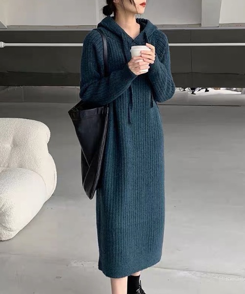 cammie(キャミー)の「フード付きリブニットワンピース(ワンピース・レディース・ネイビー/ブラック/アイボリー/ダークグレー・F)」の2枚目の写真