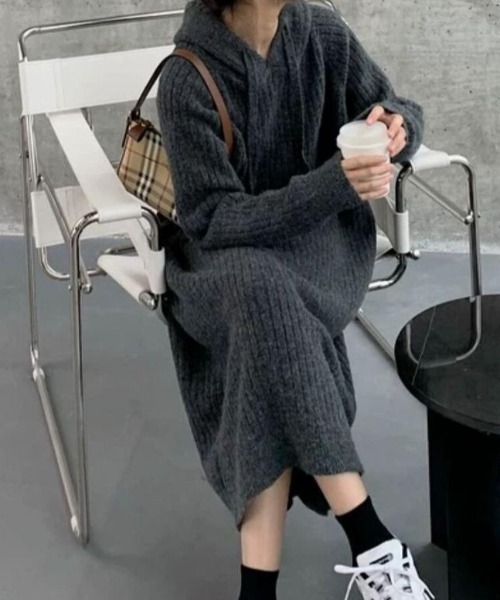 cammie(キャミー)の「フード付きリブニットワンピース(ワンピース・レディース・ネイビー/ブラック/アイボリー/ダークグレー・F)」の4枚目の写真
