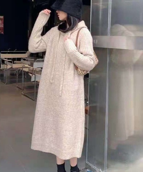 cammie(キャミー)の「フード付きリブニットワンピース(ワンピース・レディース・ネイビー/ブラック/アイボリー/ダークグレー・F)」の6枚目の写真