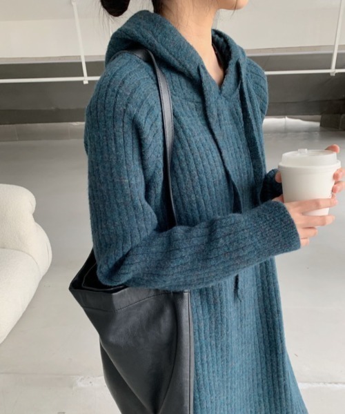 cammie(キャミー)の「フード付きリブニットワンピース(ワンピース・レディース・ネイビー/ブラック/アイボリー/ダークグレー・F)」の13枚目の写真
